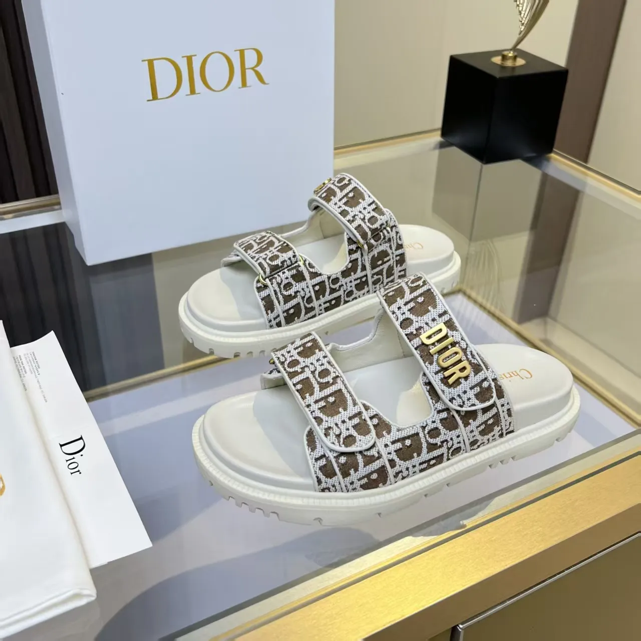 👟👟Ex-factory price 480👟👟 Dior classic popular sandals Step into the fashion territory of Dior slippers and encounter the ultimate fusion of elegance and comfort. The upper is engraved with the Christian Dior Paris logo using exquisite embroidery technology. The delicate stitching tells the brand's profound heritage and is fully recognizable.   Made of high-quality materials, it feels soft and fits your feet, as if it is a gentle care tailor-made for your feet. The sole is carefully designed and engraved with Christian Dior's lucky star symbol. It is not only a beautiful embellishment, but also provides reliable grip, making every step steady and secure.   It has a simple design and is easy to put on and take off. Whether it is a lazy weekend or a pleasant vacation, it can be easily adapted. Whether paired with casual shorts, casual jeans, or an elegant dress, Dior slippers can instantly enhance the overall style and show a casual fashion attitude.   Dior slippers, in the name of fashion, inject luxurious charm into your life and accompany you with every step you take with confidence and elegance. Material: Fine genuine cowhide upper, outsole, TPR, non-slip and wear-resistant, code number: 35-41 (42 customized)